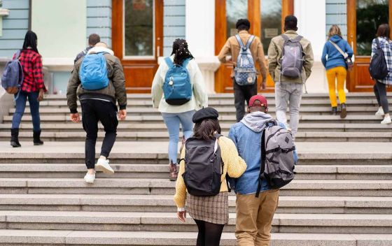 Ảnh của Tuyển sinh quốc tế tại Mỹ lao dốc